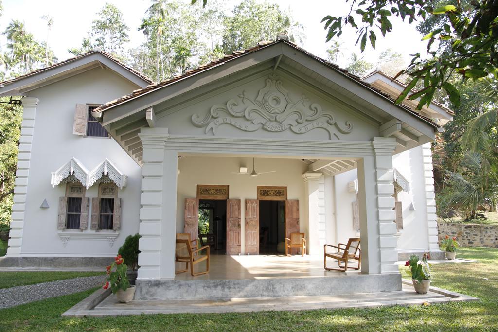 Siri Wedamadura Villa Weligama Rum bild